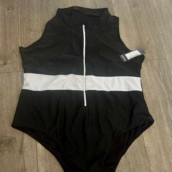 Boohoo Plus Contrast Zip Racer Swimsuit | Size 22 | NWT - Picture 2 of 4
